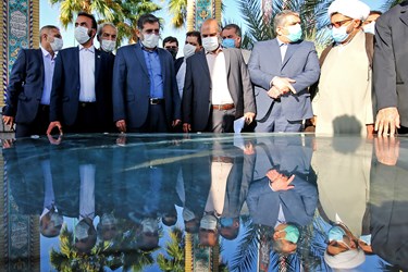 حضور محمدمهدی اسماعیلی وزیر فرهنگ و ارشاد اسلامی در گلستان شهدای اصفهان