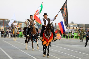 رژه شرکت کنندگان در مراسم اختتامیه مسابقات بین المللی نظامی اربابان سلاح دراصفهان