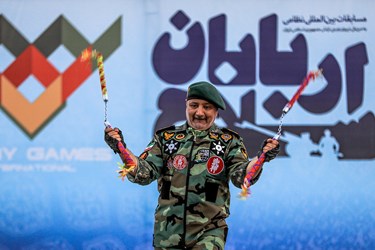اجرای حرکات رزمی در مراسم اختتامیه مسابقات بین المللی نظامی اربابان سلاح دراصفهان