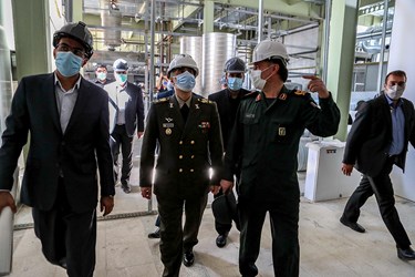 بازدید وزیر دفاع از آماده سازی کارخانه تولید واکسن فخرا