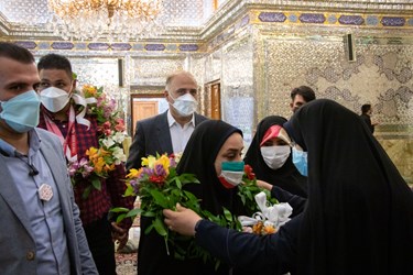 استقبال از ساره جوانمردی و مهدی اولاد  در صحن آستان مقدس شاهچراغ(ع) شیراز