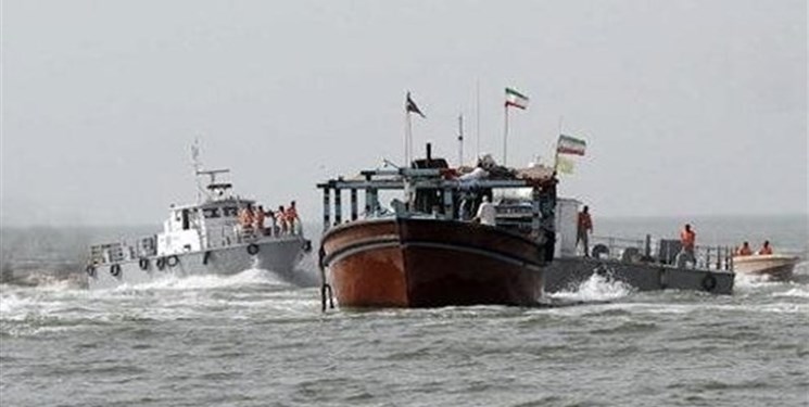 توقیف 5 شناور در آبهای خلیج فارس/ 15 قاچاقچی دستگیر شدند