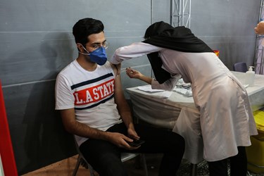 تزریق واکسن به دانشجویان در مشهد