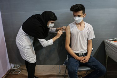 تزریق واکسن کرونا به دانشجویان در مشهد