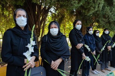حضور همکاران ایشان در مراسم تشييع  پزشک فوق تخصص قلب کودکان «دکتر فرح پیرویان» / بیمارستان نمازی شیراز  