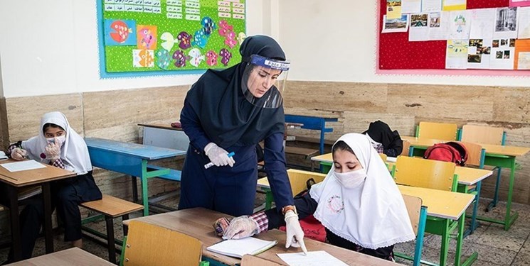 استفاده از ماسک در مدرسه الزامی است/ کدام گروه از دانش‌آموزان 14 فروردین به مدرسه نمی‌روند؟