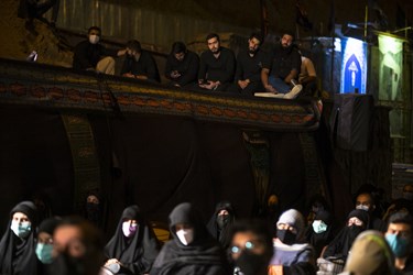 حضور مردم در مراسم اکران مستند دستمال سرخ ها در کهف الشهداء تهران