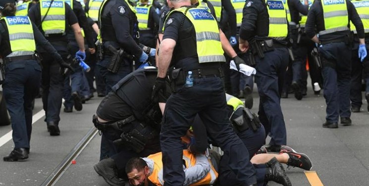 درگیری پلیس استرالیا با معترضان ضد قرنطینه/ 70 نفر دستگیر شدند