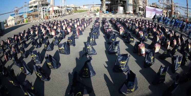 اهدای 300 بسته کمک های مومنانه در هفته دفاع مقدس