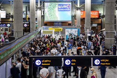 استقبال مردم در فرودگاه امام خمینی (ره) از ملی پوشان تیم ملی کشتی آزاد 