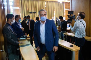 علیرضا زاکانی شهردار تهران  پس از جلسه علنی شورای شهر تهران 27 مهرماه