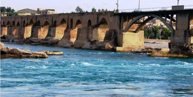انتقال آب از دز و کارون نابودی خوزستان را در پی خواهد داشت/ یک بام و دو هوای مسوولین در انتقال آب از دز