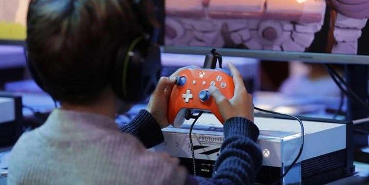 چه خطراتی در بازی‌های آنلاین برای کودکان وجود دارد؟