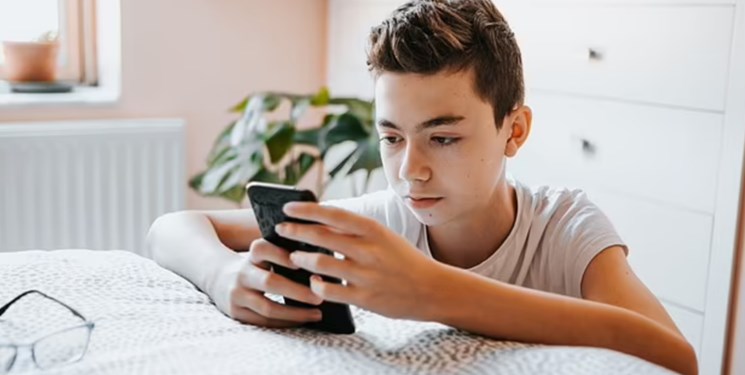 افزایش  زمان استفاده کودکان و نوجوانان از فضای مجازی به 8 ساعت در روز