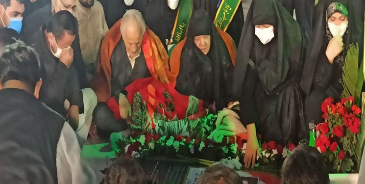 روایتی از هجران تا وصال مادر یک شهید پس از 39 سال/ عشق بازی مادر و فرزند شهیدش در هوای بارانی+تصاویر و فیلم