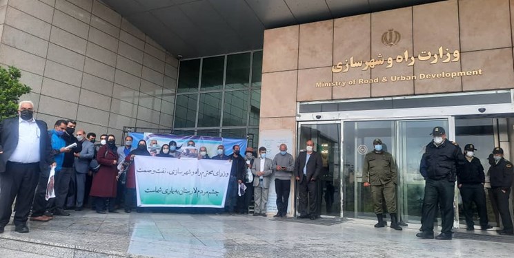 مطالبه اهالی لارستان در مقابل وزرات راه: جاده مرگ لارستان را تکمیل کنید