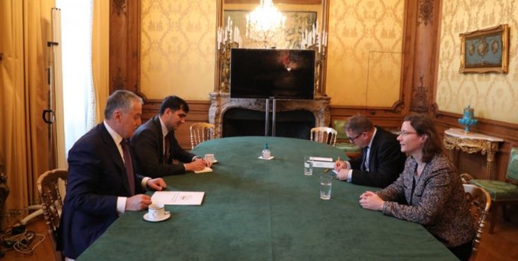 دیدارهای وزیر خارجه تاجیکستان در «پاریس»؛ توسعه روابط محور رایزنی