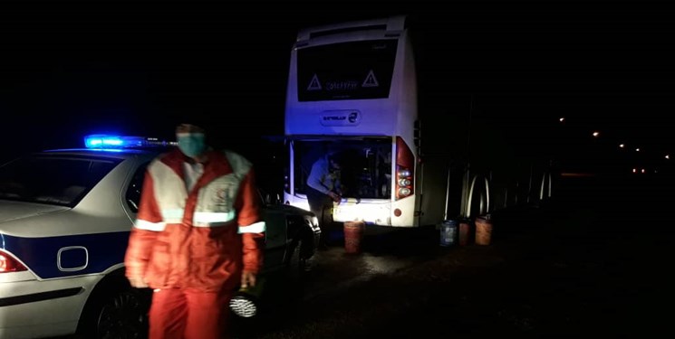 امدادرسانی به 45 مسافر اتوبوس در محور آزادشهر