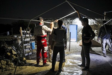 امدادرسانی هلال احمر در منطقه زلزله زده فین