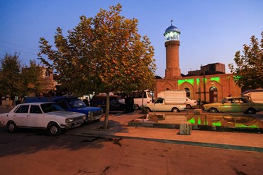 نمایی از مسجد محمد حنفیه یا مسجد جامع شهر سیس دیده می‌شود.