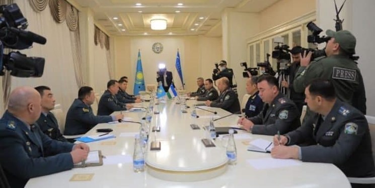 ازبکستان و قزاقستان قرارداد همکاری نظامی امضا کردند