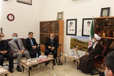 دیدار وزیر کشور و استانداران سابق و جدید با امام جمعه شهرکرد