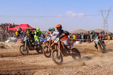 رقابت موتورسواران درمسابقات موتورکراس قهرمانی کشور در آباده