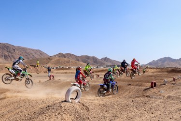 رقابت موتورسواران درمسابقات موتورکراس قهرمانی کشور در آباده
