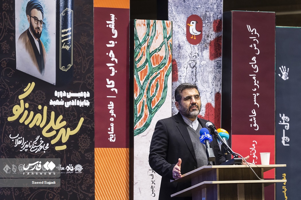 اندرزگو،ادبي