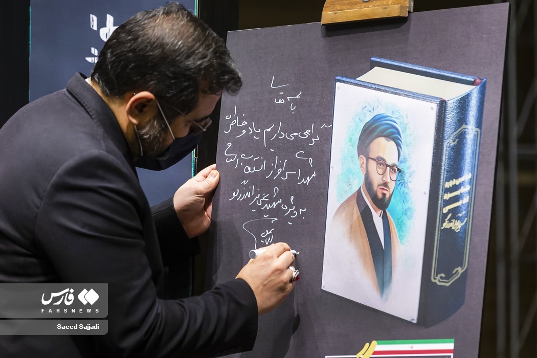 اندرزگو،ادبي