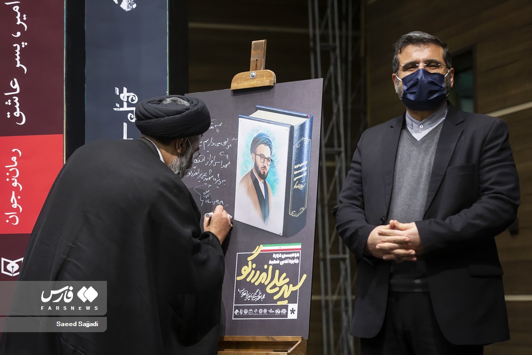 اندرزگو،ادبي