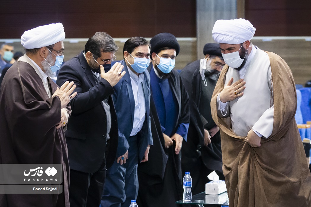 اندرزگو،ادبي