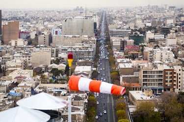 ساختمان پلاسکو  با 15 طبقه برروی زمین نمای زیبایی از شهر تهران را نمایش می‌دهد