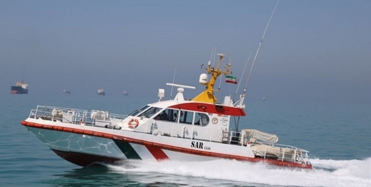نجات ۴ نفر از سرنشینان قایق غیرمجاز در آبهای بندر تیاب