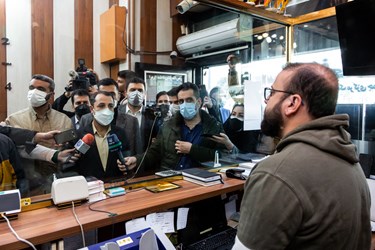 بازدید علی صالح‌آبادی رئیس کل بانک مرکزی از صرافی‌های میدان فردوسی تهران