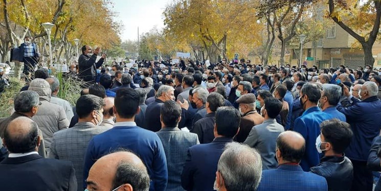 معلمان اصفهانی پیگیر مطالبات خود شدند