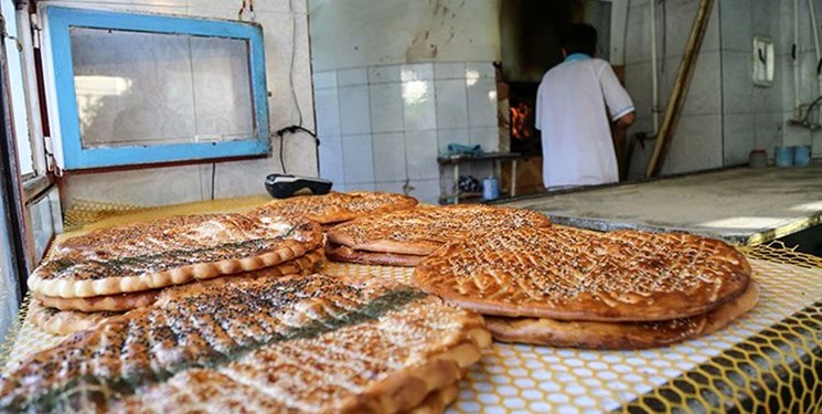 ماجرای نخ‌نما شده نان نامرغوب در شیراز/ نه به اون خمیری، نه به این فطیری!