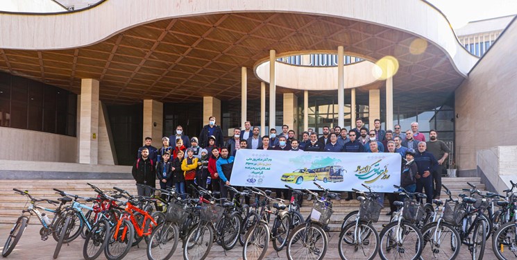 دوچرخه‌سواری مدیران شهری قم هم‌زمان با روز ملی حمل‌ونقل