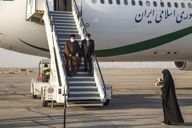 خوش آمدگویی به آیت الله سید ابراهیم رئیسی رئیس جمهور  در فرودگاه یزد