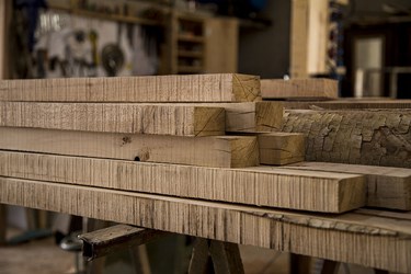 چوب های قطعه بندی شده آماده برای ساب و برش در اندازه های مختلف