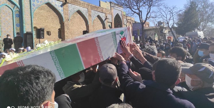 بدرقه باشکوه پیکرهای مطهر دو شهید تازه تفحص‌شده توسط سنندجی‌ها