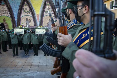 احترام نظامی به پیکر شهدای گمنام در سمنان