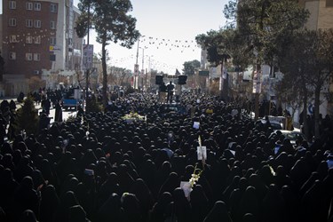 حضور باشکوه بانوان در مراسم تشییع پیکر شهدای گمنام در سمنان