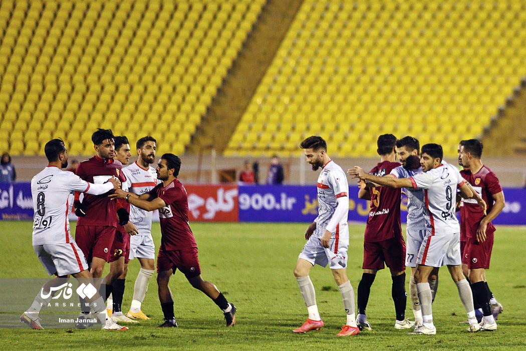 نزاع قرمزپوشان در ثامن؛ گزارش دیدار پرحاشیه تیم‌های پدیده مشهد و پرسپولیس تهران 