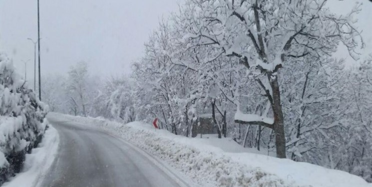 بارش برف و باران در راه مازندران/ جاده‌های کوهستانی برفی می‌شود