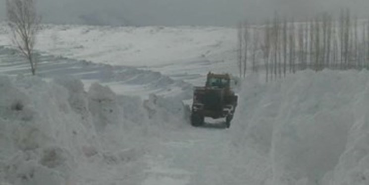 ۶ محور اصلی و فرعی ارتباطی کردستان مسدود است/ ۵۵۰ روستای کردستان در محاصره برف