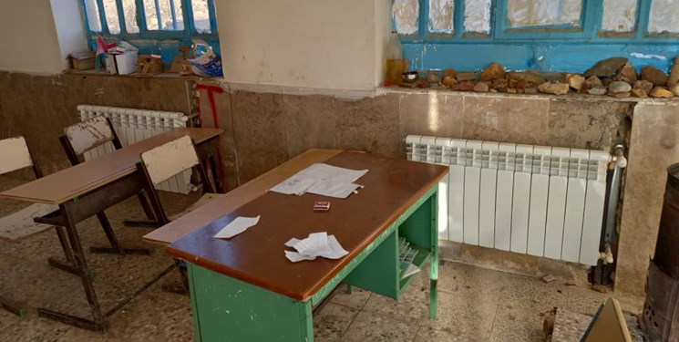 ماجرای گرمایش مدرسه روستای گورمحمد تیزاب/ علمک گاز به مدرسه نیامده اما رادیاتورها نصب شده است