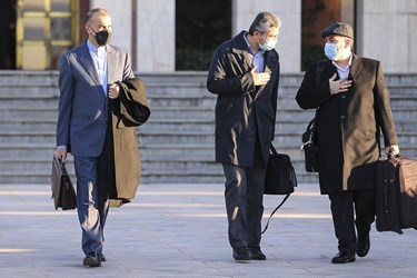 از چپ:  حسین امیرعبداللهیان وزیر امور خارجه درمراسم بدرقه  رئیس جمهور به روسیه