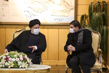 از راست: محمد مخبر معاون اول و سید ابراهیم رئیسی رئیس جمهور در مراسم عزیمت رئیس جمهور به روسیه