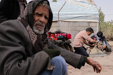 تعمیر و راه اندازی وسایل برقی سیل زدگان جازموریان توسط گروه جهادی «یاوران مهارت»
